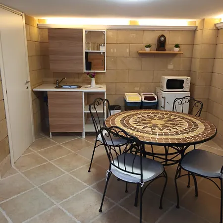 Maison Voltige * باري